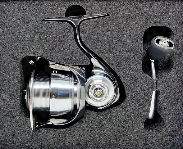 Daiwa 22 Exist LT2500S-H