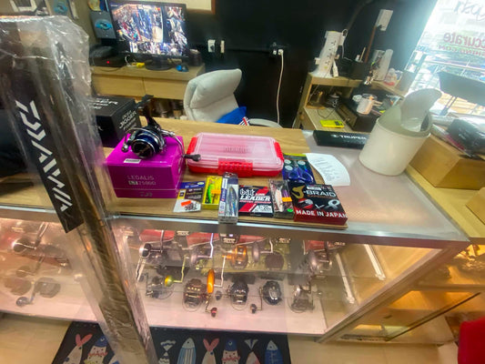Friday grind!! Daiwa legalis reel, Lurinist rod, daiwa braid, xbraid leader and mebao boxes for this customers shore casting needs. - Ryoshi Pro Outfitters