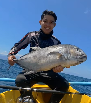 Angler Josh Macnel Sulit landing a Giant Trevally Using Piratez Strike Gunz Force Shooter 78H and Daiwa Certate 10000 SW on his last popping session.  - Ryoshi Pro Outfitters