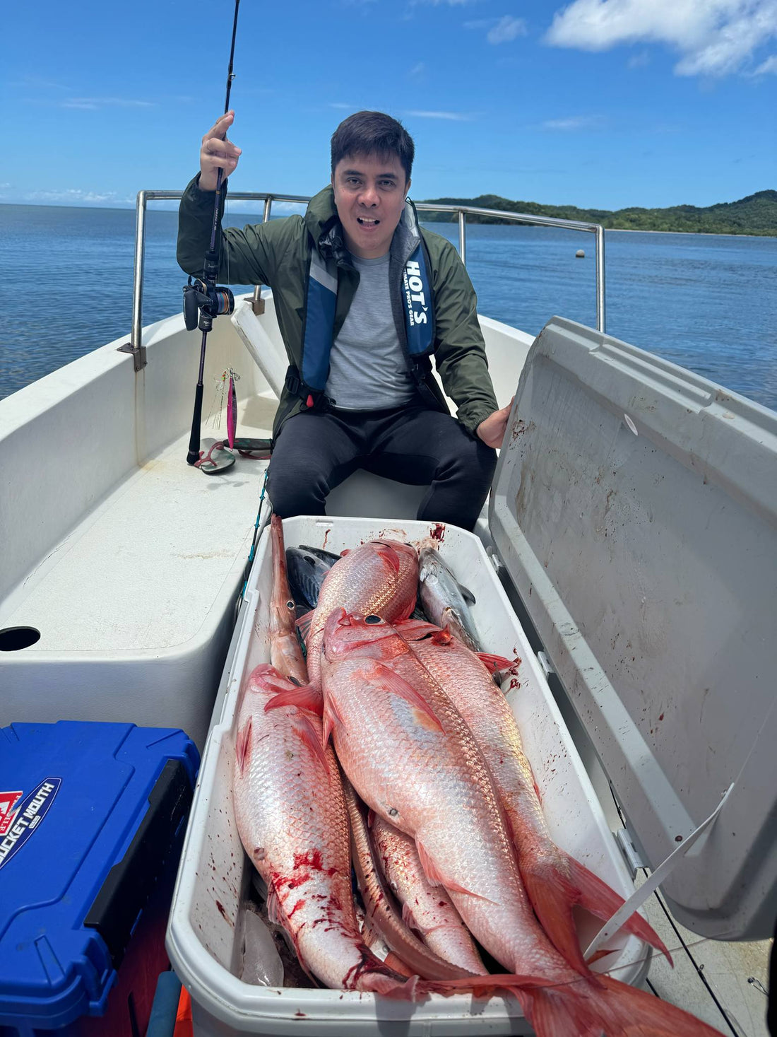 Team Ryoshi Angler Lot Soriano at ang kanyang mga huli gamit ang Saltiga 15HL-SJ at RPO OU812 nung kanyang last jigging session.  - Ryoshi Pro Outfitters