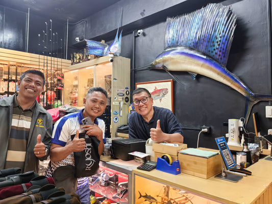 Angler Nolie and Nelson Muyargas doing some tackle updating at Ryoshi Pro Outfitters, we are very happy that fellow tablas/ferrol anglers came for a visit. See you guys soon on the water.
