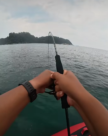 Senses Golden Blue SV (Supreme Version), the latest version of the famous light jigging rod from senses which has caught a lot of record size fishes - Ryoshi Pro Outfitters